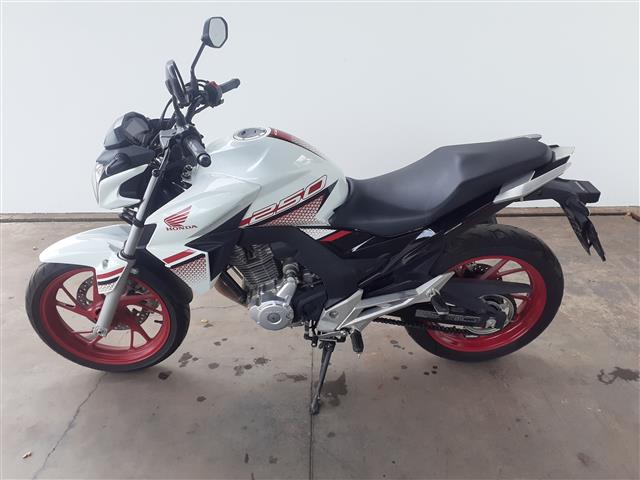 LOTE 010 CB250F TWISTER CBS 2022/2022 