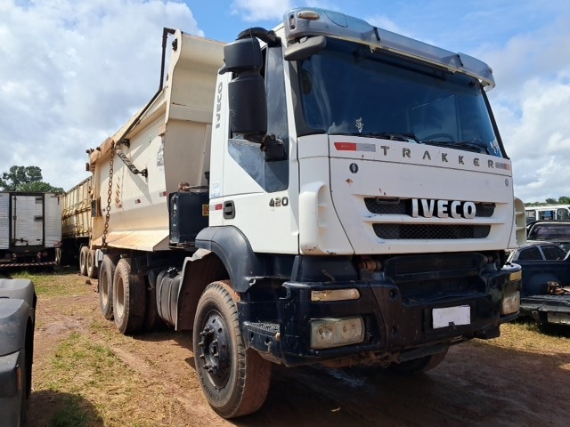 LOTE 004 IVECO TRAKKER 380T42N
